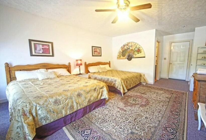 The Hayden Creek Inn