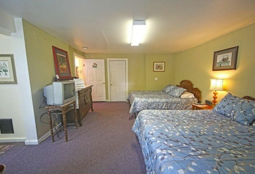 The Hayden Creek Inn