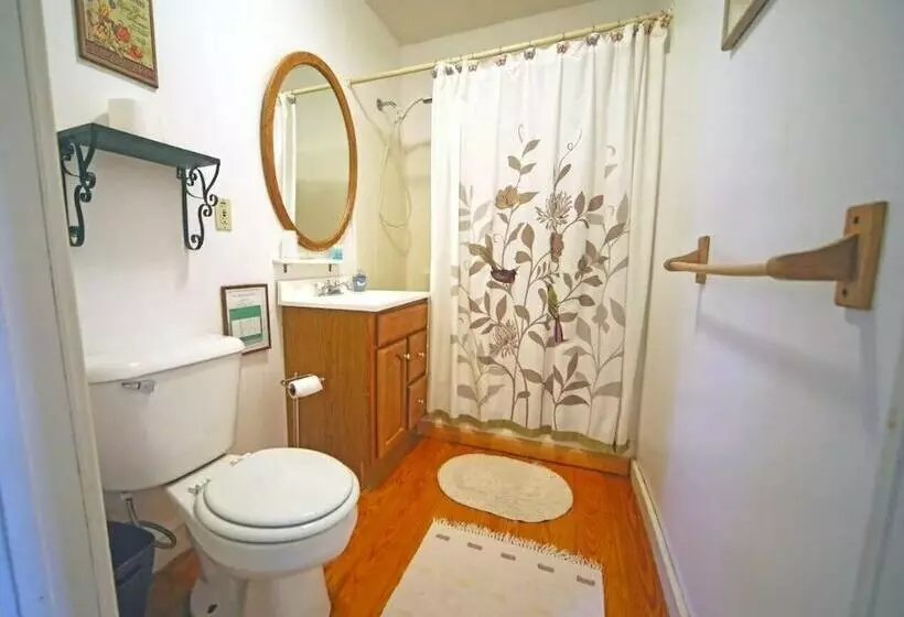 The Hayden Creek Inn