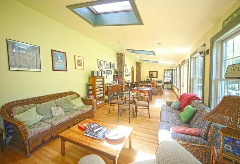 The Hayden Creek Inn