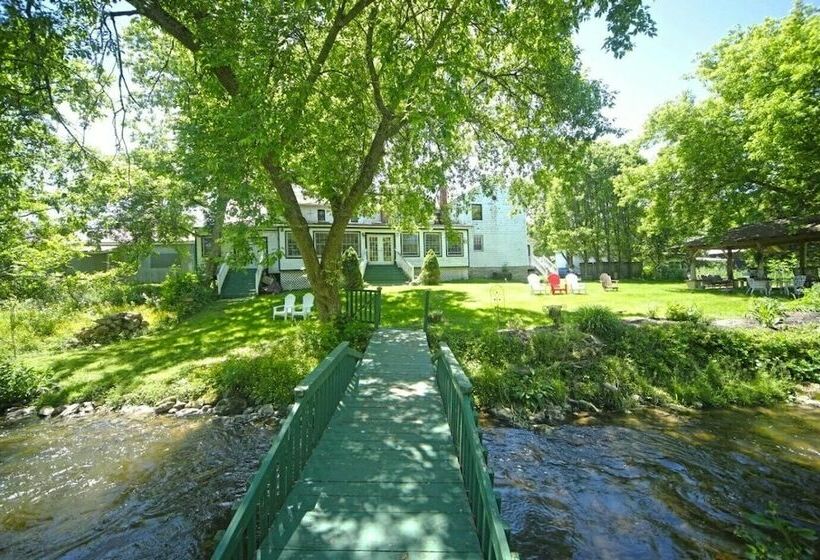 The Hayden Creek Inn