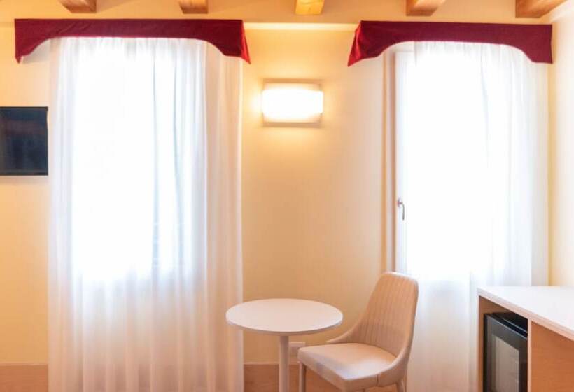 هتل Autoespresso Venice Atika & Atif