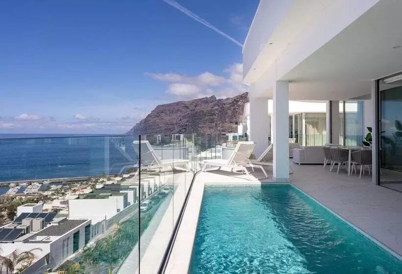 ホテル Crystal I Luxury Apartments