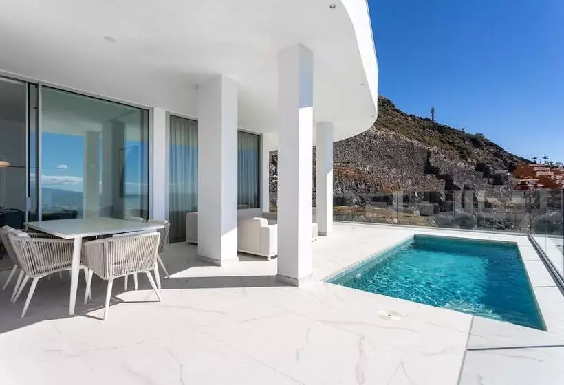 ホテル Crystal I Luxury Apartments