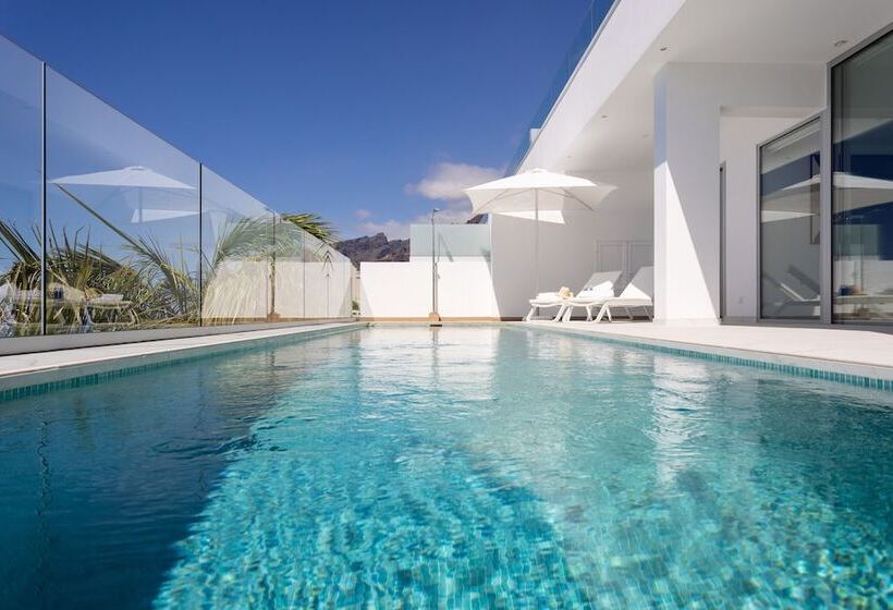 هتل Crystal I Luxury Apartments