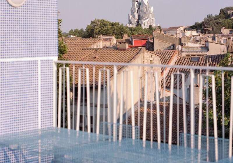 هتل Hôtel Présent