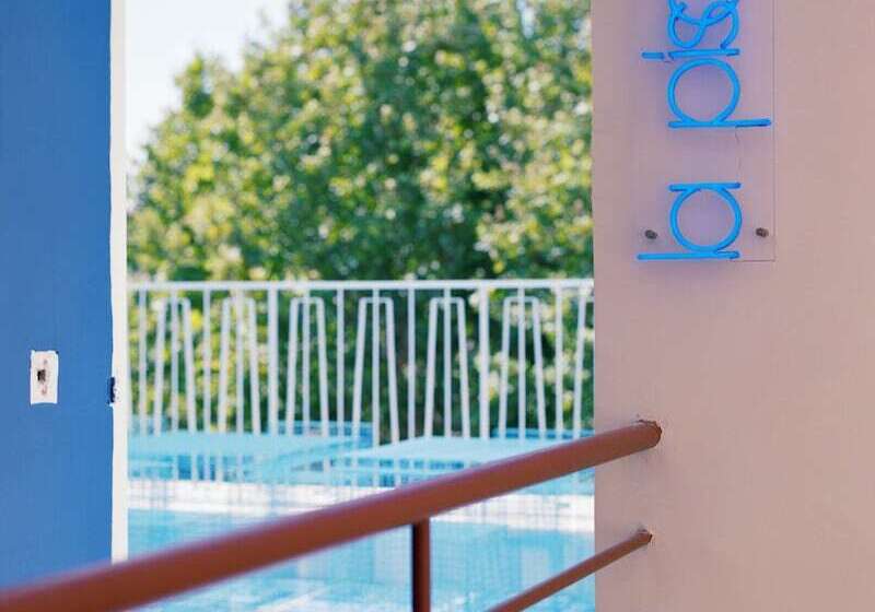 هتل Hôtel Présent