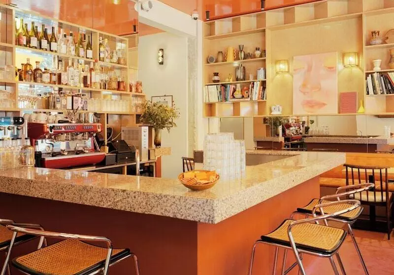 هتل Hôtel Présent