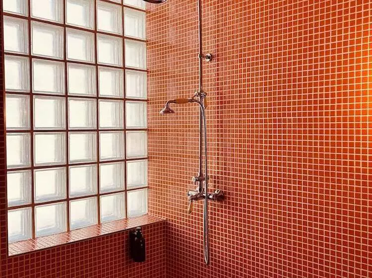 هتل Hôtel Présent