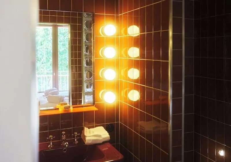 هتل Hôtel Présent