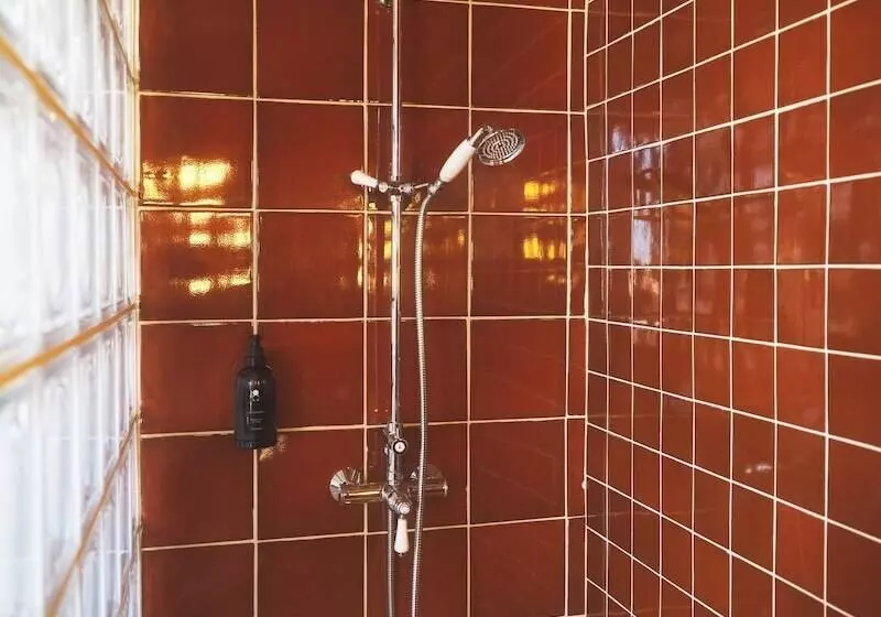 هتل Hôtel Présent