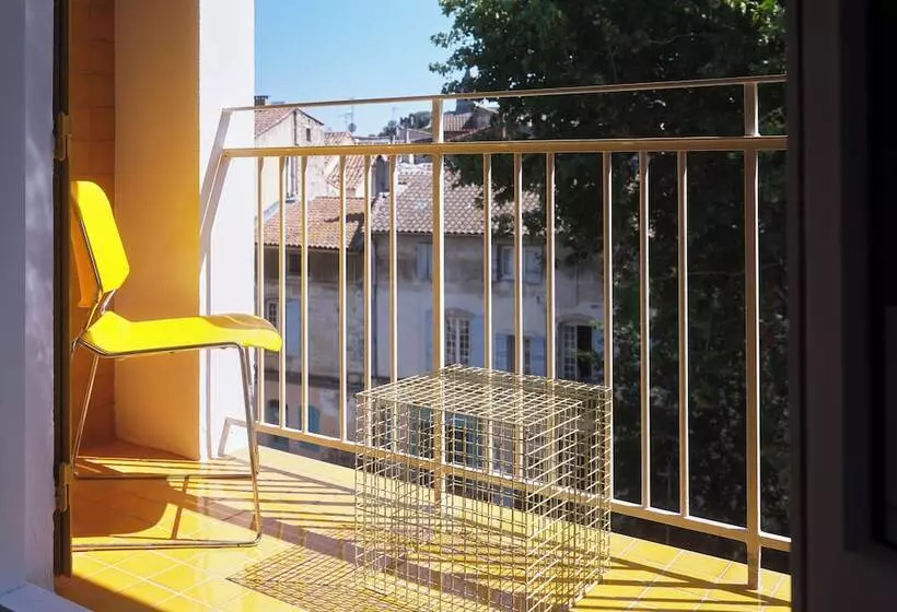 هتل Hôtel Présent