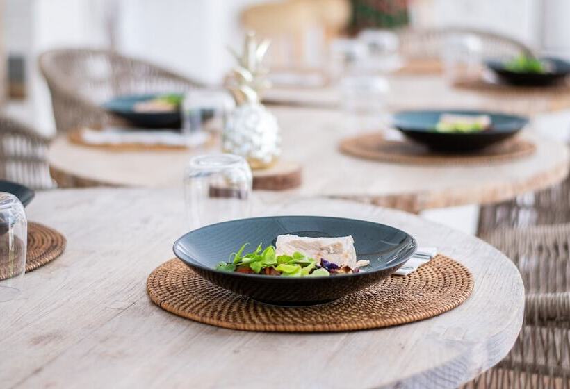 هتل Opoa Beach Hôtel