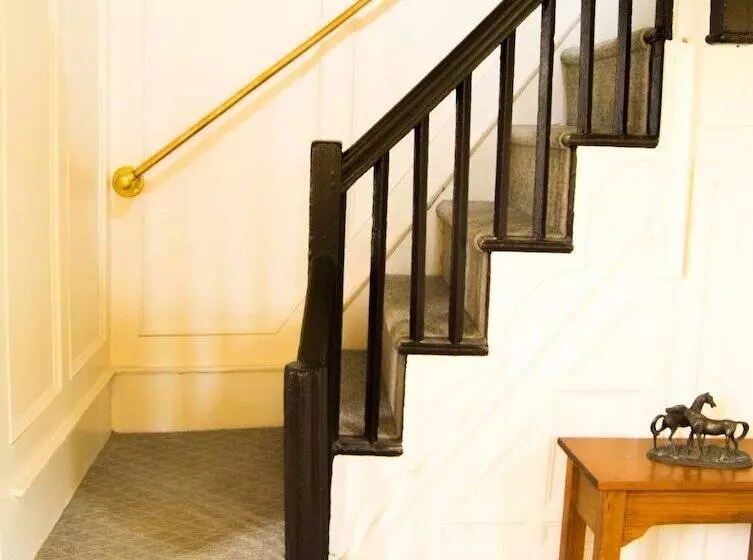 Hotelli The General Stanton Inn