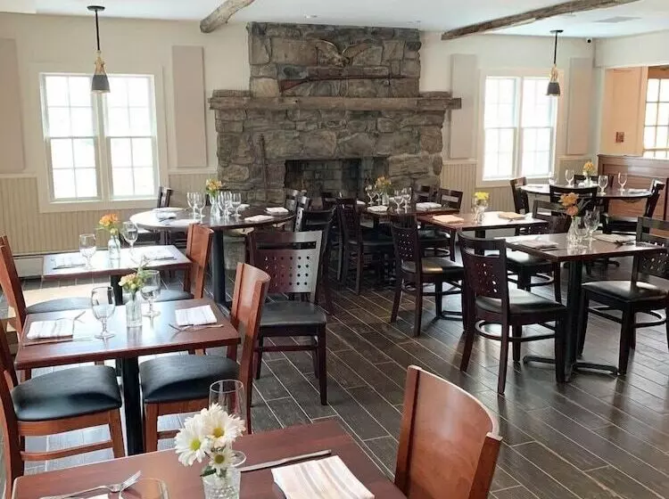 Hotelli The General Stanton Inn