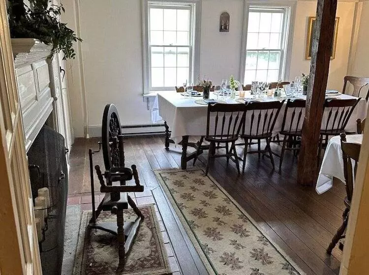 Hotelli The General Stanton Inn