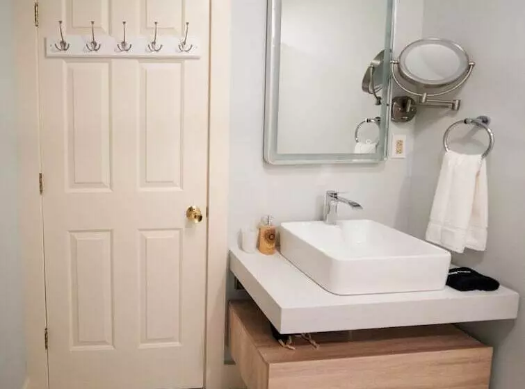 Hotelli The General Stanton Inn