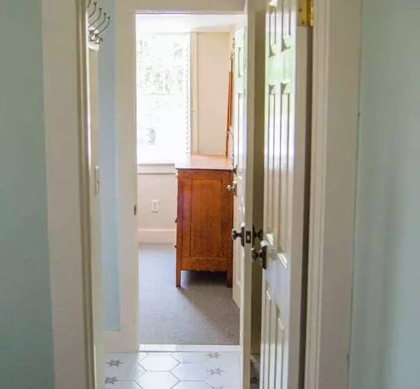 Hotelli The General Stanton Inn