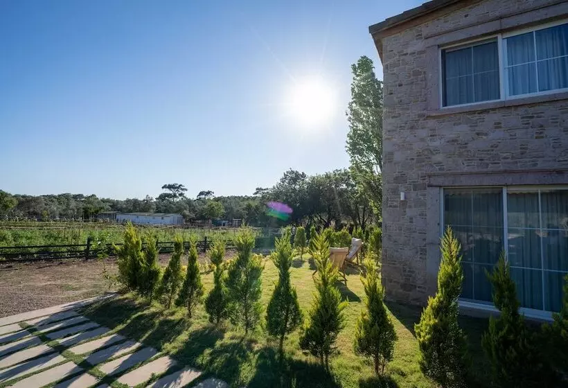Leone Natural Otel