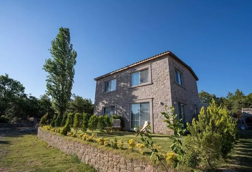 Leone Natural Otel