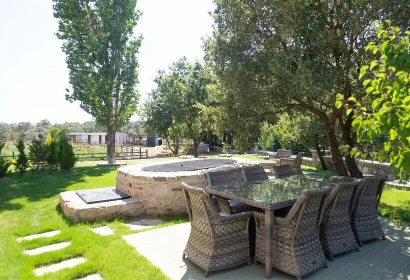 Leone Natural Otel