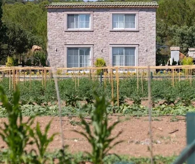 Leone Natural Otel