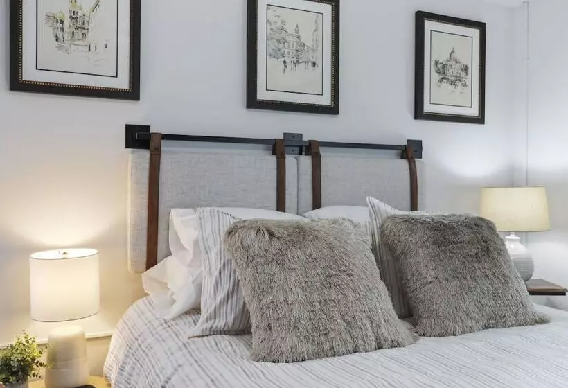 モーテル The Knolls