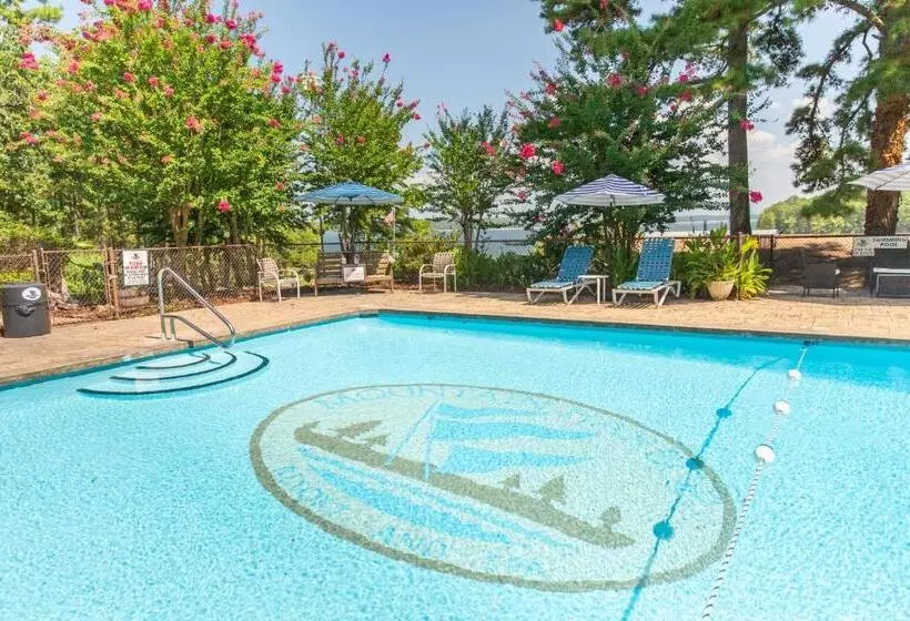 Mountain Harbor King Guest Room On Lake Ouachita By Redawning