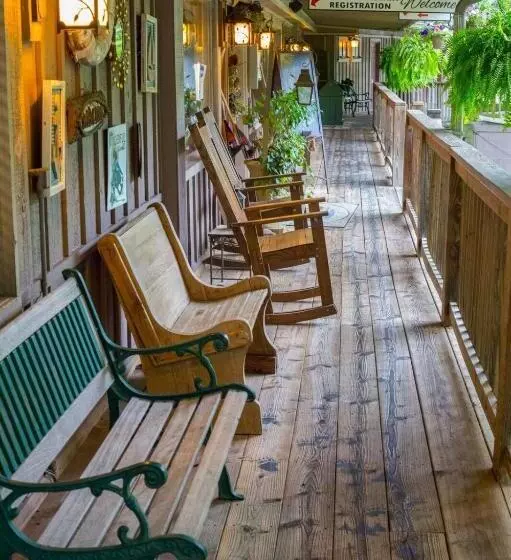 Mountain Harbor King Guest Room On Lake Ouachita By Redawning