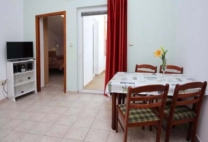 Majatalo Apartments & Rooms Villa Petra