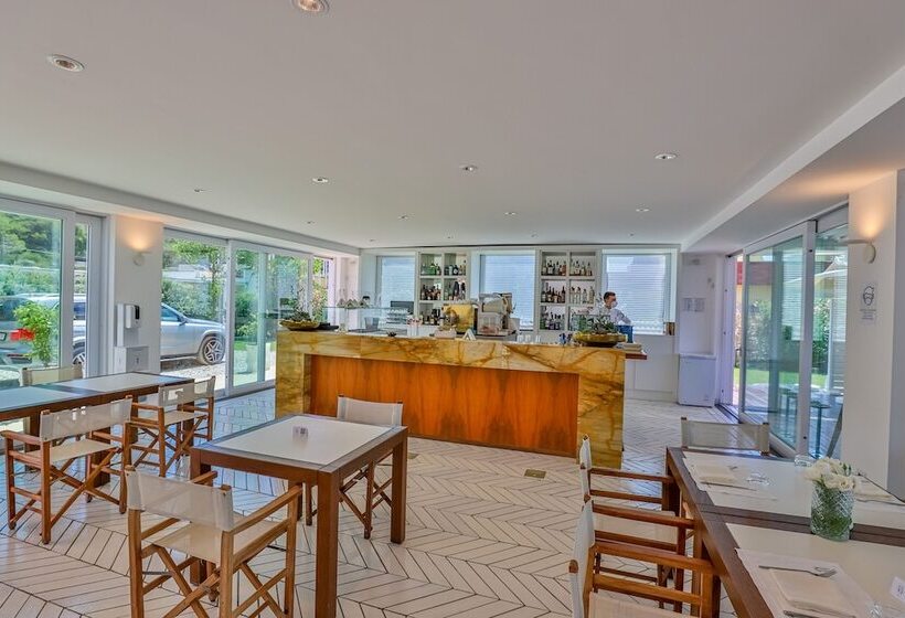 پانسیون Beach Club 93