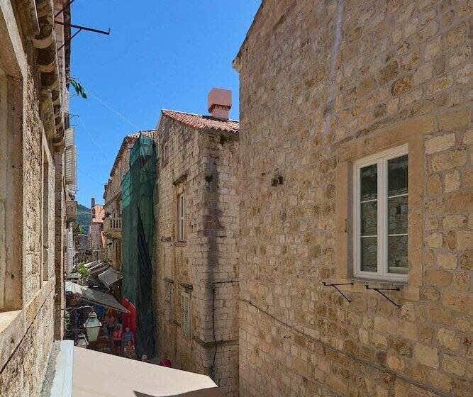 פנסיון Room Eddie