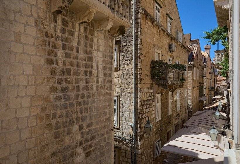 פנסיון Room Eddie