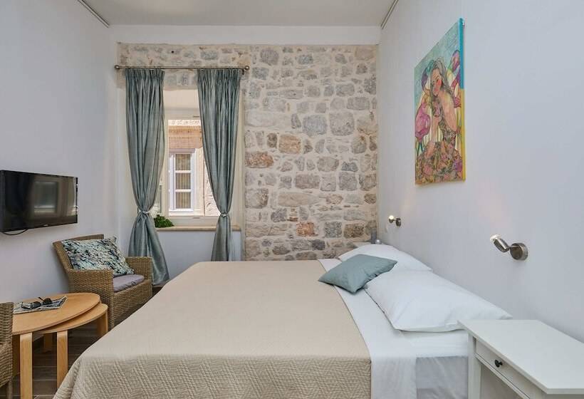 פנסיון Room Eddie