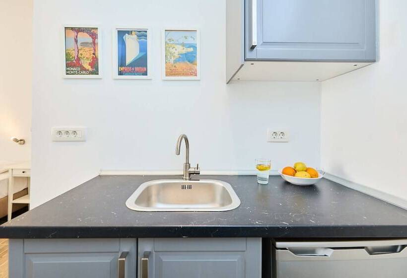 פנסיון Room Eddie