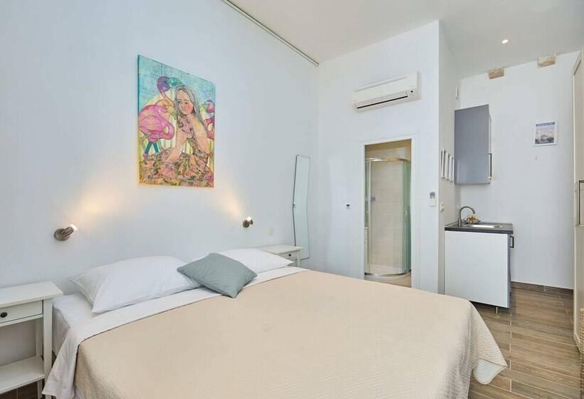 פנסיון Room Eddie