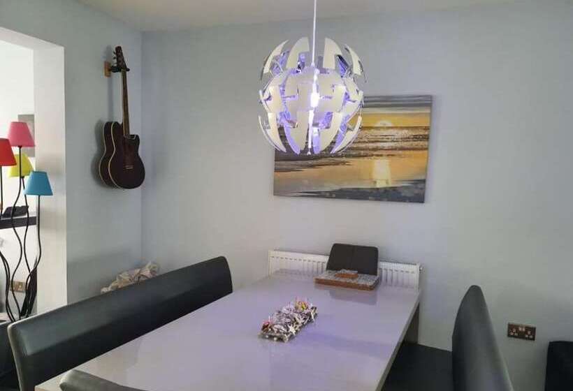 住所 4 Bed House In Elgin, Optional Fee For Hot Tub