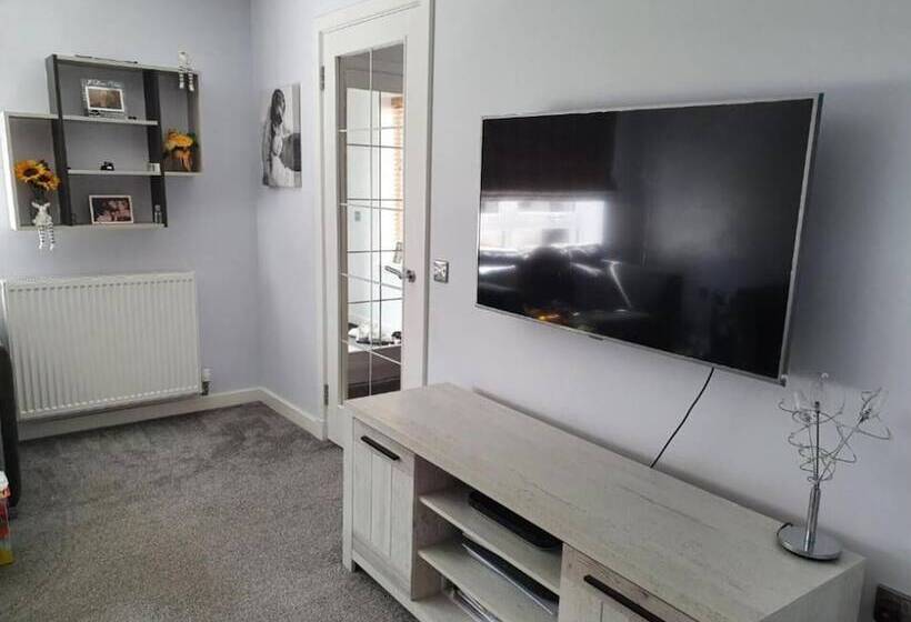 住所 4 Bed House In Elgin, Optional Fee For Hot Tub