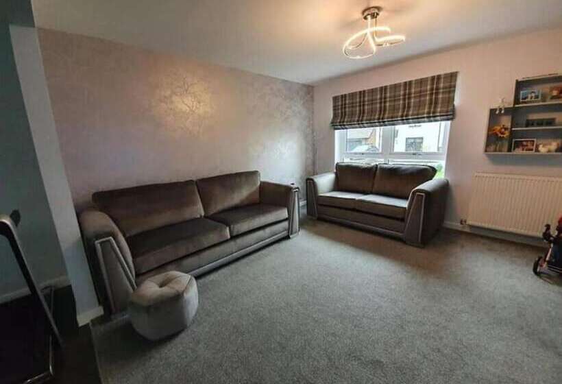 住所 4 Bed House In Elgin, Optional Fee For Hot Tub