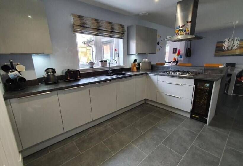 住所 4 Bed House In Elgin, Optional Fee For Hot Tub