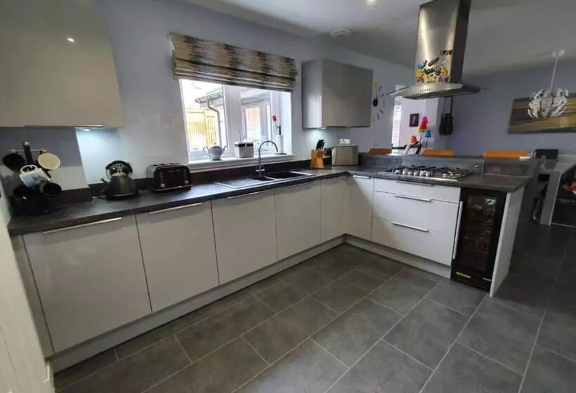 レジデンス 4 Bed House In Elgin, Optional Fee For Hot Tub