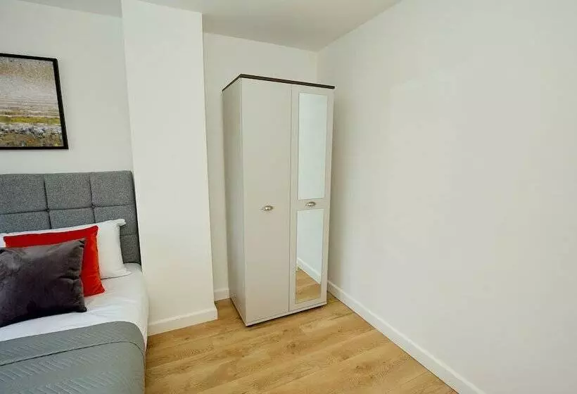 Residenssi Charming 5 Bedroom House In The Heart Of Bexley