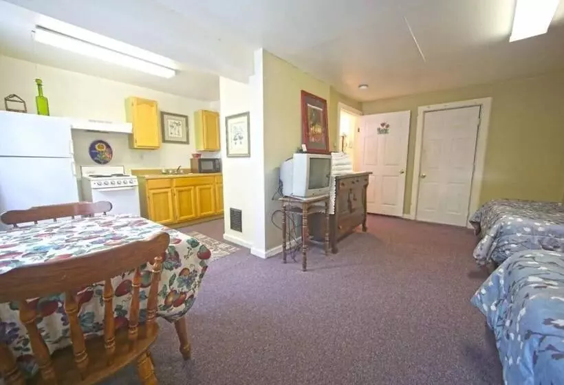 The Hayden Creek Inn