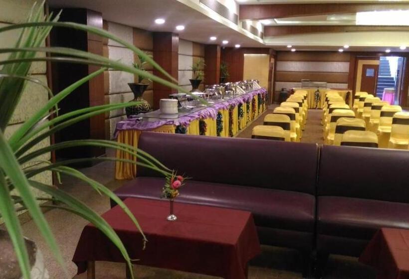 فندق Dev International