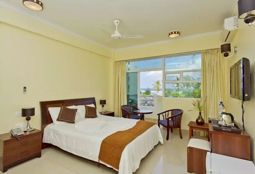 هتل Crystal Beach Inn