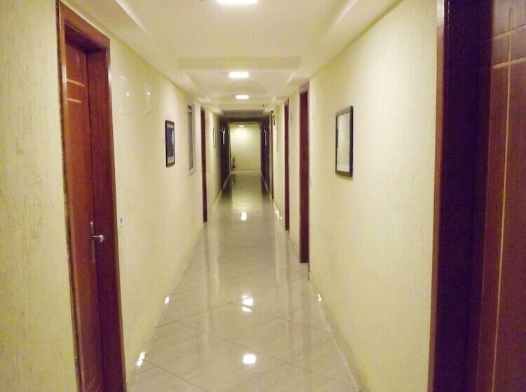 هتل Downtown Santana