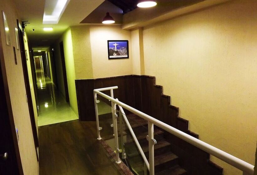 هتل Downtown Santana