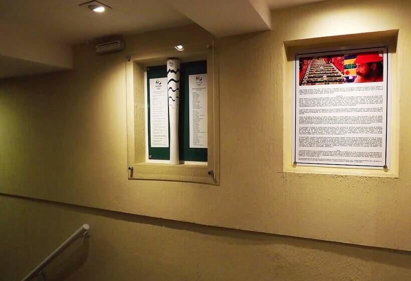 هتل Downtown Santana