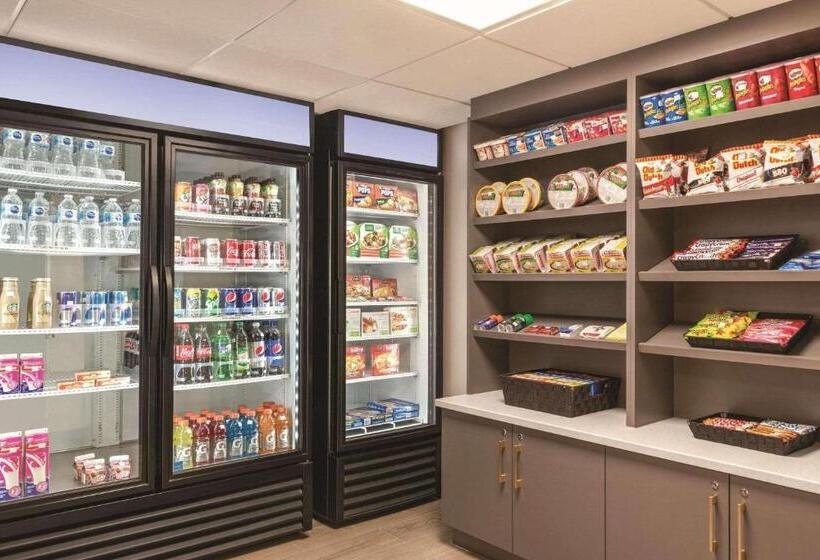 Szálloda Park Inn By Radisson, Calgary Airport North, Ab