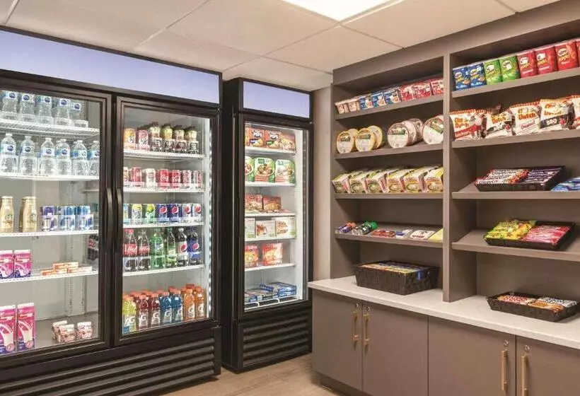 Hotelli Park Inn By Radisson, Calgary Airport North, Ab